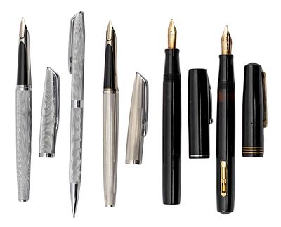 Waterman - Four Fountain Pens and a Propelling Pencil. 
Including: 
Waterman C/F, 18k gold nib, 
