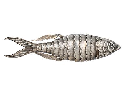 Articulated Silver Fish Figure, 20th Century. 
Marked. 
Length: 15cm. 
51gr.