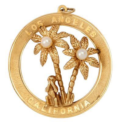 14k Yellow Gold Pendant. 
Two palms set with pearl, monkey figure and the inscription - Los 