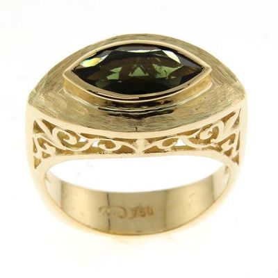 18k Yellow Gold & Green Tourmaline Ring. 18k Yellow Gold &amp; Green Tourmaline Ring. 
18k 