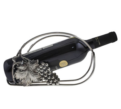 מחזיק מוזג בקבוק יין כסף סטרלינג. 
סטנד מקסים עם עיטורי גפנים. 
חתום (איטלקי). 
אורך: 