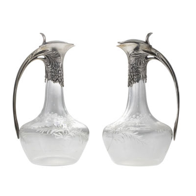 זוג קנקנים דיקנטרים Gallia Christofle, צרפת, תחילת המאה ה-20. 
קנקני קריסטל מעוטרים, צוואר 