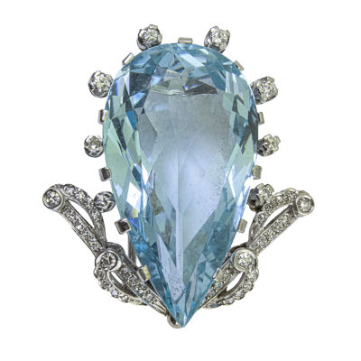 סיכת זהב לבן 14 קראט אקוומרין ויהלומים. 
אקוומרין גדול בחיתוך טיפה - 36x20מ"מ. 
משובץ 42 