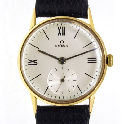 Omega 18k Yellow Gold Wrist Watch. 
Mechanical movement. 
Working condition. 
Leather 