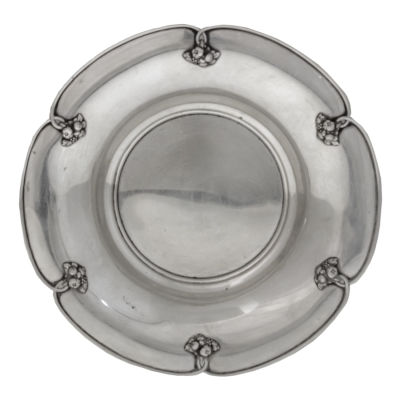 Silver Fruit Bowl, Italy, 20th Century. 
Hexafoil form with fruit ornaments. 
Marked 