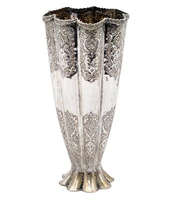 Persian Silver Vase, Early 20th Century.
Marked.
Height: 22.5cm.
381gr.