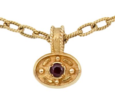 Italian 18k Yellow Gold Necklace.
Marked.
Chain length: 47cm.
Pendant: