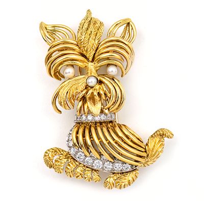 18k Yellow Gold Pearl and Diamond Dog Brooch.
18 diamonds in total weight of about 0.90ct.