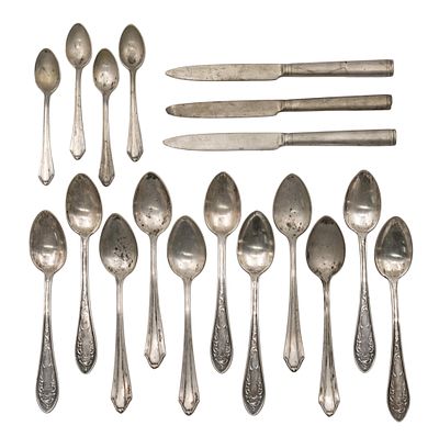 לוט חלקי סכו"ם כסף. 
חתום (כ"א, כולל 875 סובייטי, 800 פולני וגרמני). 
536 גרם.