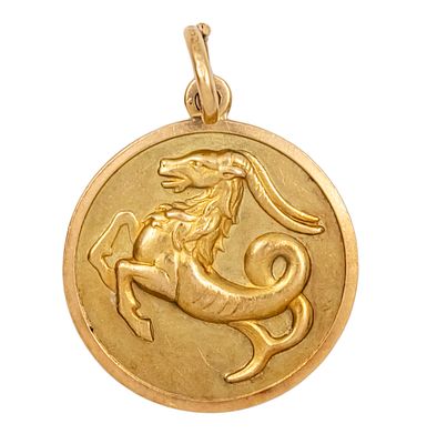 תליון מזל גדי זהב צהוב 18 קראט. 
חתום. 
2.5ס"מ. 
8.55 גרם.