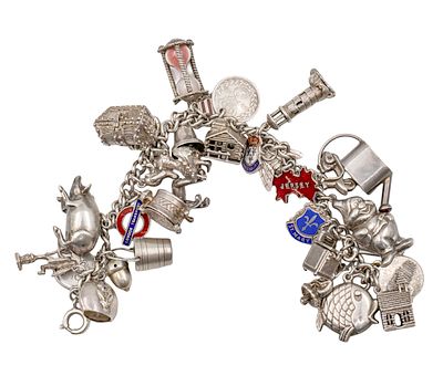 צמיד קמעות Charm כסף סטרלינג. 
כולל 31 קמעות. 
92 גרם.