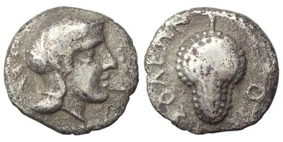 Cilicia. Soloi (Circa 410-375 BC). AR Obol (0.69g/ 9mm). Helmeted head of Athena left/: Grape 