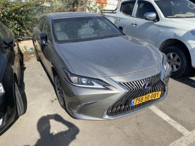 לקסוס ES300H מודל 2019. 102,755 ק"מ, יד שנייה. תיבת הילוכים: אוטומטי
צבע: כסוף, מנוע: בנזין 