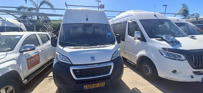 פיג'ו בוקסר מודל 2023. 48,147 ק"מ, יד שנייה. תיבת הילוכים: ידני
צבע: לבן, מנוע: דיזל, נפח מנוע: 