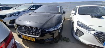 יגואר I-PACE מודל 2021. 93,446 ק"מ, יד ראשונה. תיבת הילוכים: אוטומטי
צבע: שחור, מנוע: חשמלי 