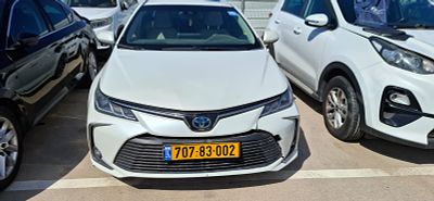 טויוטה קורולה מודל 2021. 63,951 ק"מ, יד ראשונה. תיבת הילוכים: אוטומטי
צבע: לבן, מנוע: 