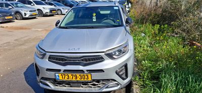 קיה סטוניק מודל 2022. 33,479 ק"מ, יד שנייה. תיבת הילוכים: אוטומטי
צבע: כסוף, מנוע: בנזין, נפח 