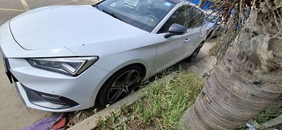 סיאט לאון FR מודל 2021. 60,666 ק"מ, יד ראשונה. תיבת הילוכים: אוטומטי
צבע: שן פיל, מנוע: בנזין 
