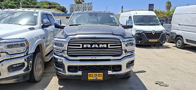 קרייזלר דודג' ראם מודל 2025. 25,283 ק"מ, יד ראשונה. תיבת הילוכים: אוטומטי
צבע: אפור, מנוע: דיזל 