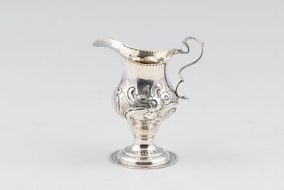 Pequena leiteira em prata inglesa, s&eacute;c. XIX, Peso aprox.: 74,7 g. ENG Small English silver milk 