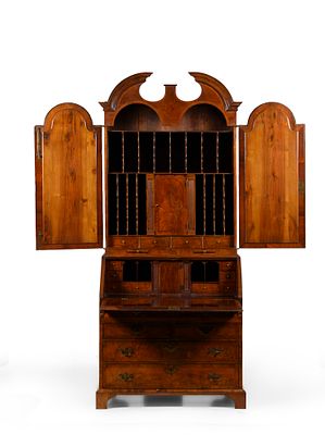 Papeleira com al&ccedil;ado inglesa Queen Anne/George II. ENG Queen Anne/George II English bureau 