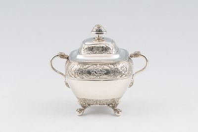 A&ccedil;ucareiro com tampa em prata portuguesa, s&eacute;c. XIX, Peso aprox.: 495,8 g. ENG Portuguese silver 