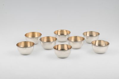 8 lavabos em prata portuguesa, 916‰, Peso aprox.: 855,8 g. (6). ENG Set of 8 Portuguese silver 