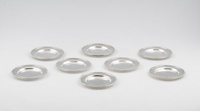 8 pratos para p&atilde;o, em prata de 916 mil&eacute;simos, Peso total aprox.: 914,8 g. ENG Set of 8 