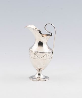 Pequena leiteira D. Maria em prata portuguesa, s&eacute;c. XVIII/XIX. Peso aprox.: 306,7 g. ENG Small 