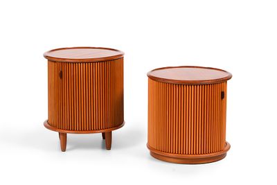 Par de mesas de cabeceira em madeira, segundo modelo "Nicolo". ENG Pair of bedside tables in 