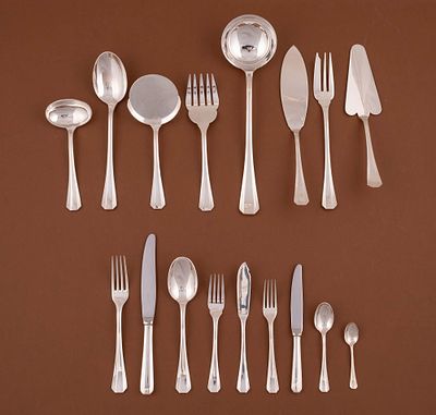 Faqueiro em metal prateado, marcado Christofle, 116 pe&ccedil;as. ENG Silver-plated cutlery set 