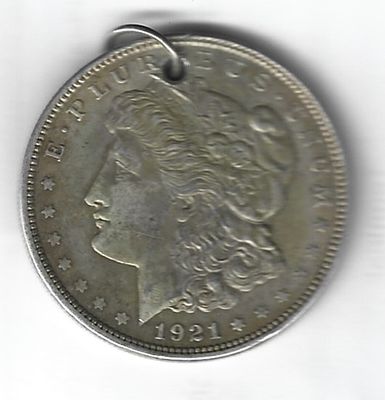 מטבע דולר מורגן מכסף 1921 במצב טוב מאד. הסריקה יצאה קצת מטושטשת. המטבע במצב טוב מאד וברור.