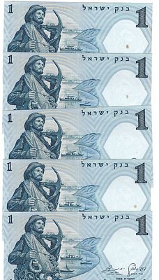 חמש שטרות לירה אחת 1958 מצבים טובים עם מספרים רצים. שימו לב זאת הסדרה האחרונה שיצאה מספר 9 