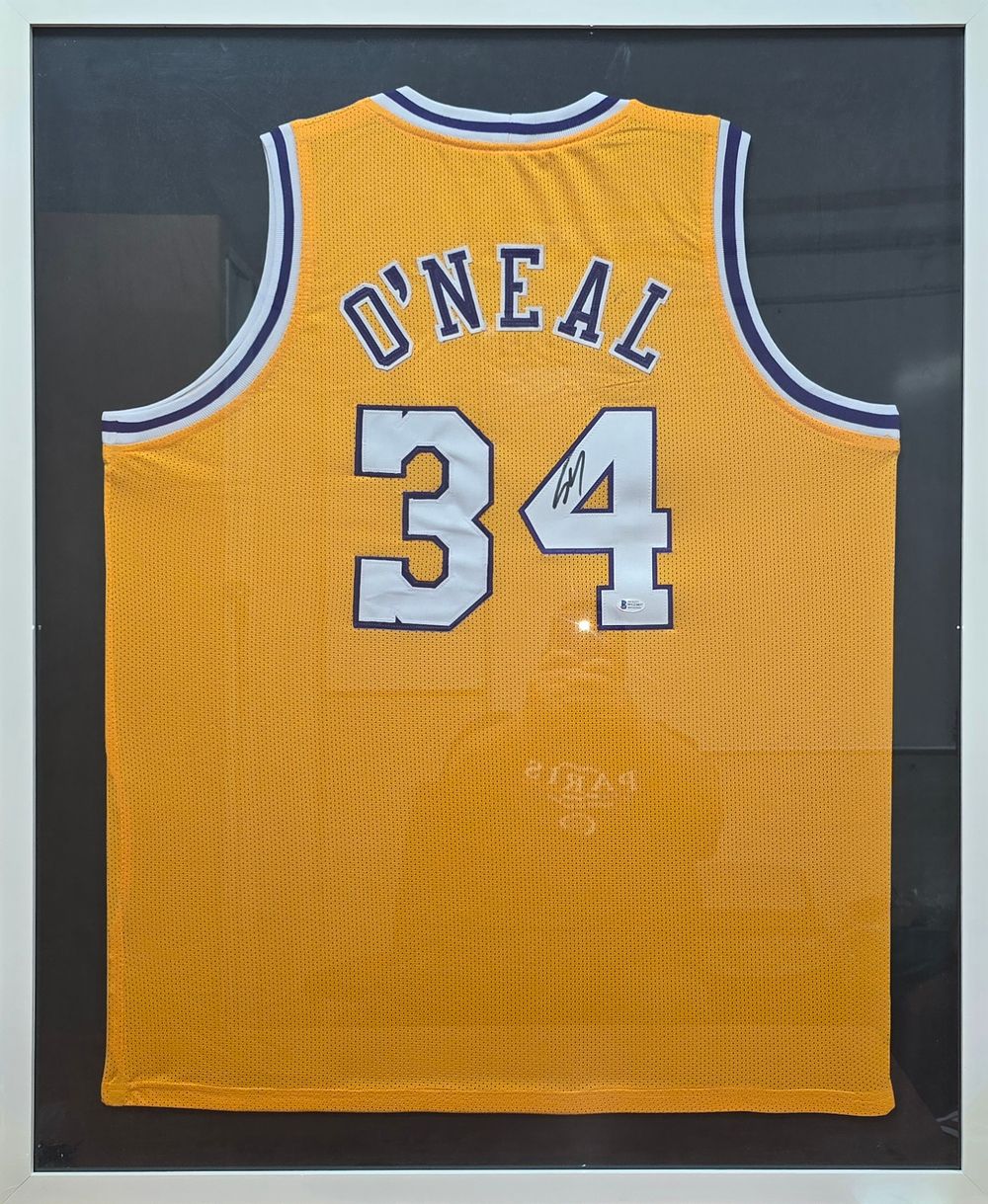 שאקיל אוניל כוכב NBA גופייה חתומה ידנית מאומתת בחברת BECKETT , ממוסגרת במסגרת יוקרתית.