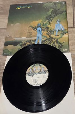 "Yesterdays" של להקת Yes, אלבום אוסף שיצא בשנת 1974מהדורה צרפתית ראשונה! . זהו אוסף הכולל שירים 