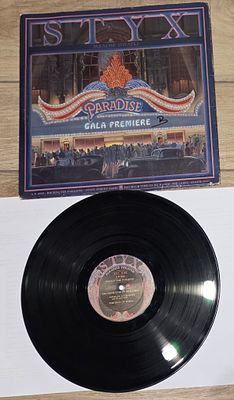 תקליט הויניל המקורי של להקת Styx "Paradise Theater" — ובמקרה הזה, גרסה ייחודית ומבוקשת מאוד: 