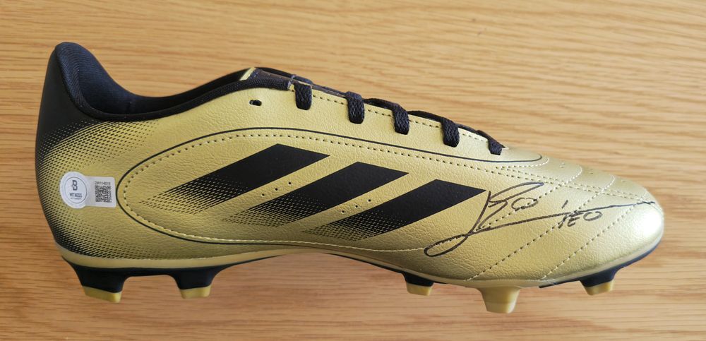 ליונל מסי האגדי!
BECKETT WITNESS
ארוע החתימה בוצע בארוע שאירגנה החברה עצמה!
נעל חתומה ידנית 