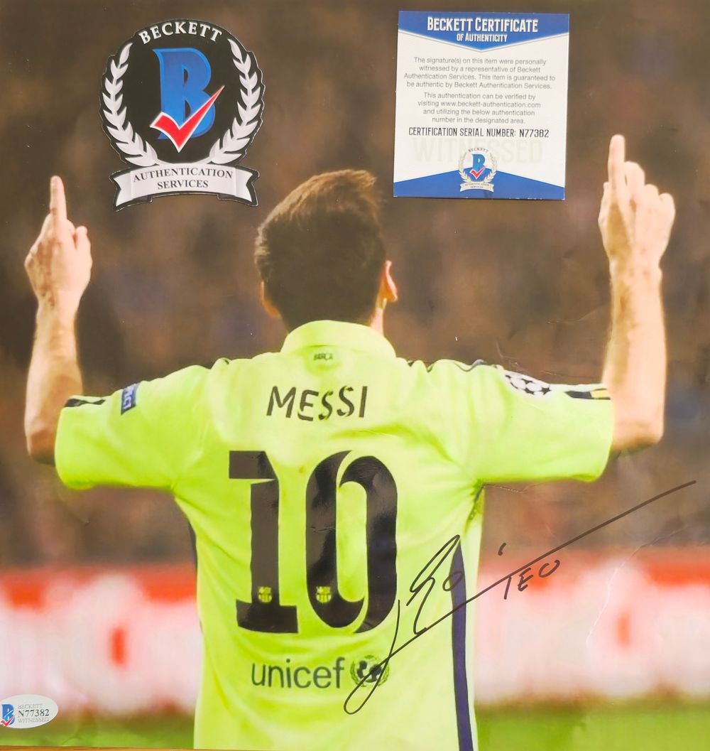 ליונל מסי
חתימה ידנית על צילום 
מעט קפלים .
BECKETT WITNESS
החתימה בוצעה בארוע שאירגנה החברה עצמה!