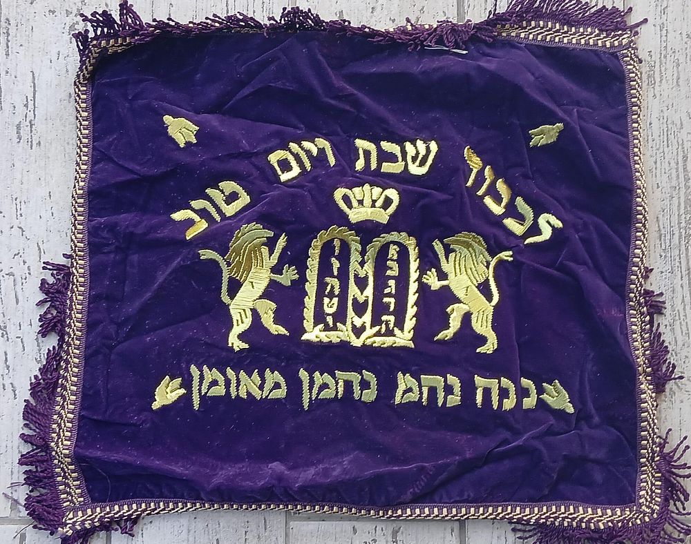 מרוקאי
עשוי מקטיפה ומשי