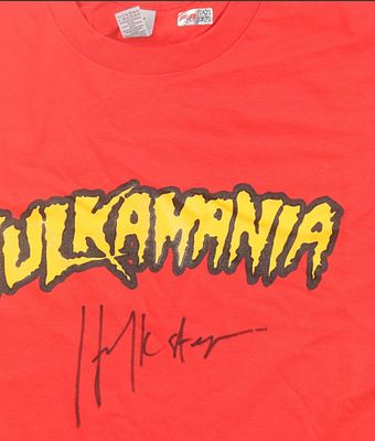 אספנות - היאבקות WWF - האלק הוגן : חולצת “Hulkamania” חתומה אישית – אייקון נצחי של עולם 