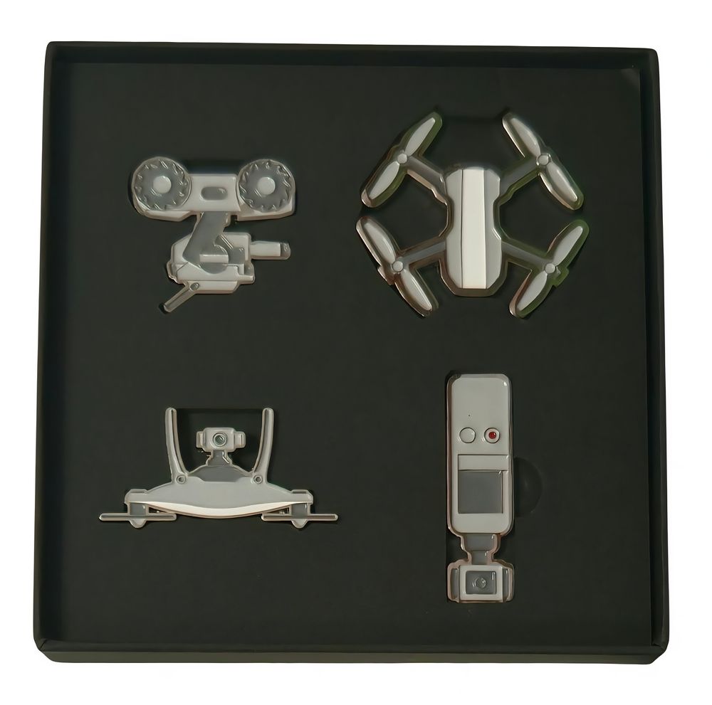 4 סיכות דש של המותג DJI הרחפנים 
במארז