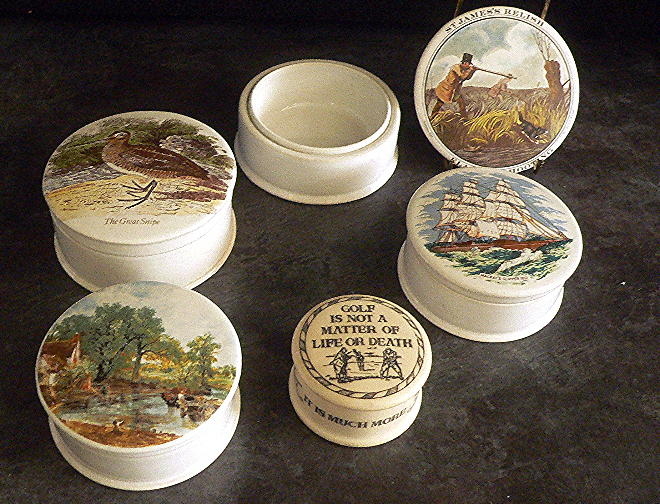 Five lidded ceramic trinket/jewellery/knickknack pots