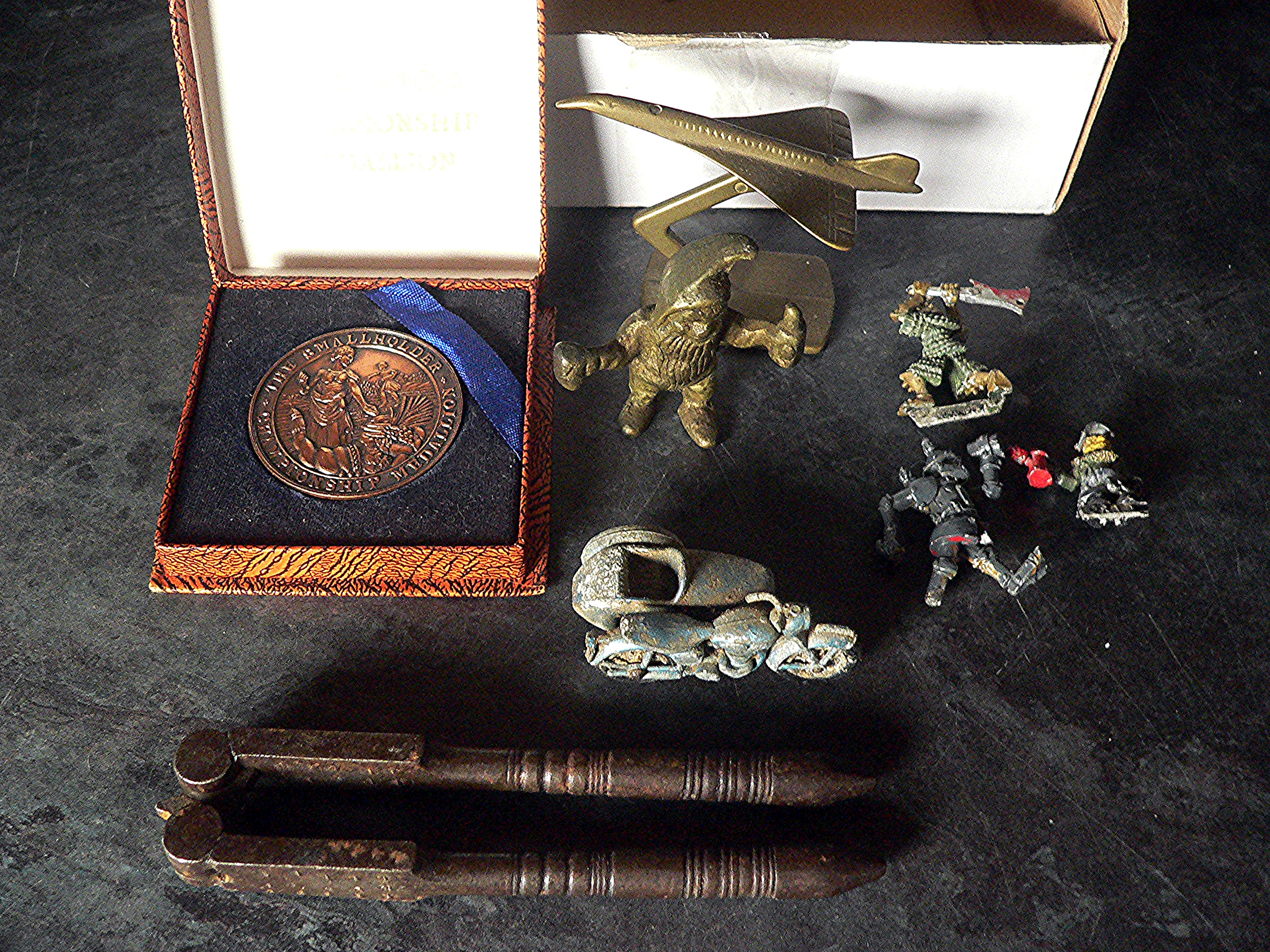 Box of small metalware collectables