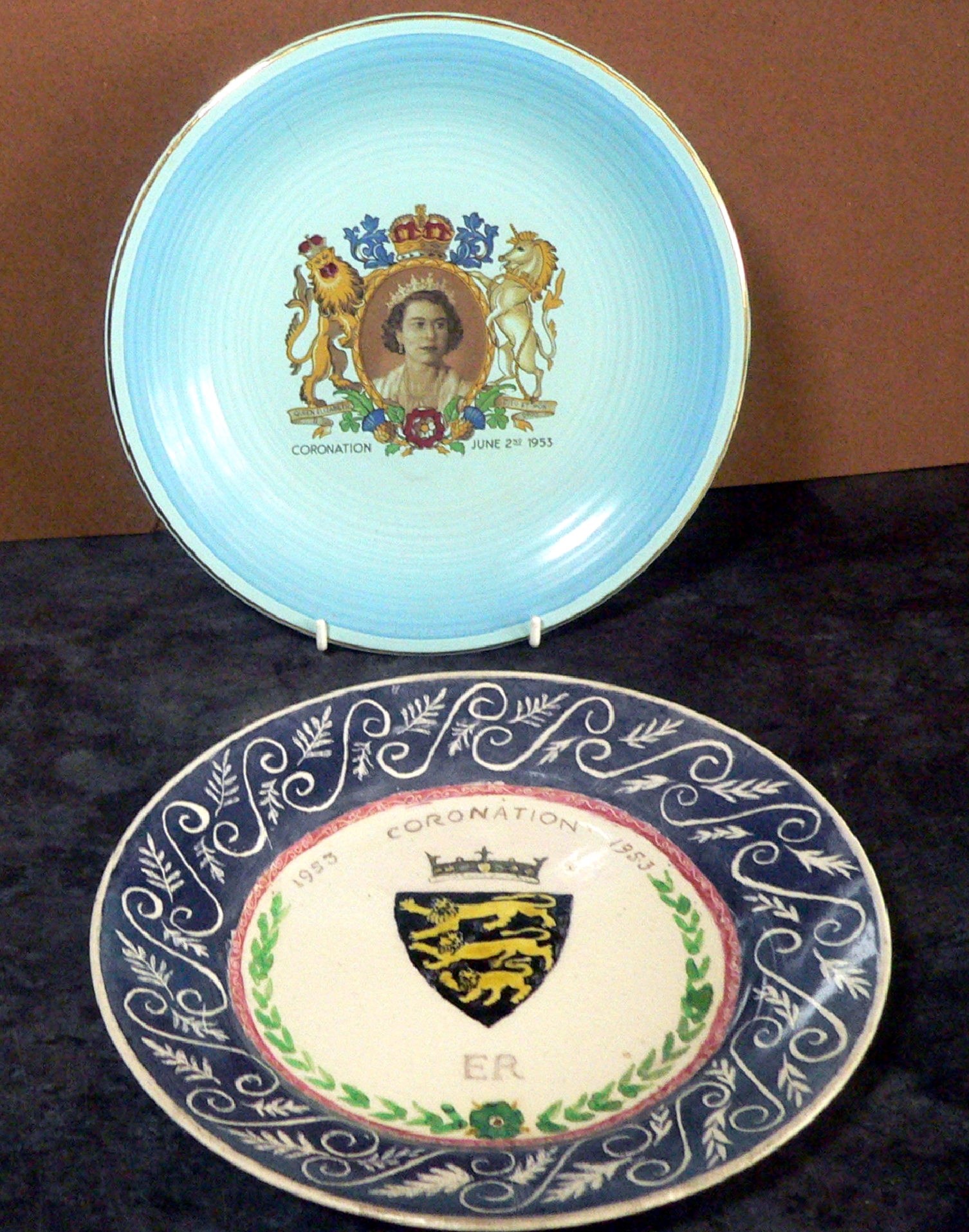 Pair of 1953 QEII Coronation plates - George Clews & Co. 9" Diameter
