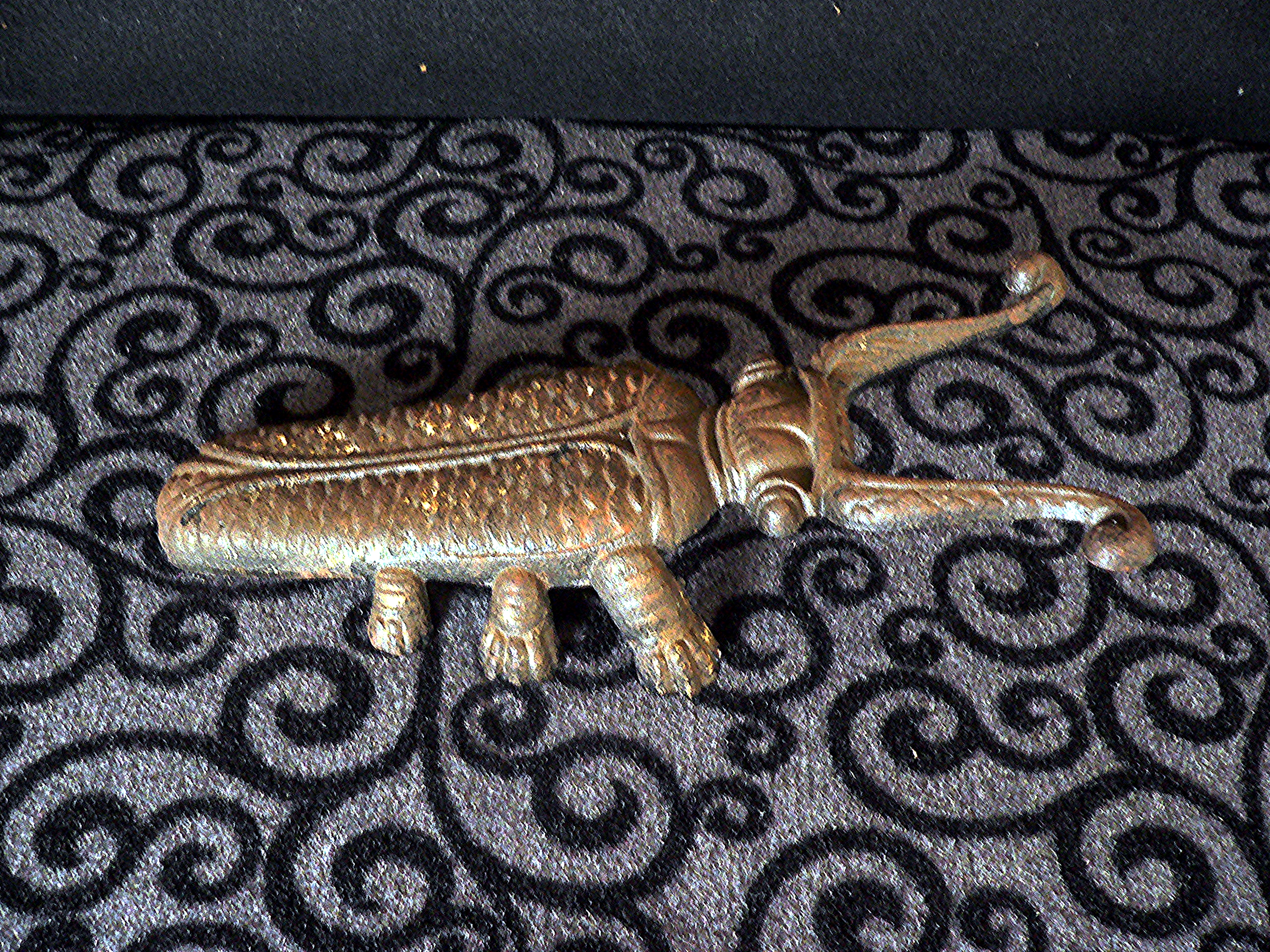 Cast iron crocodile boot puller
