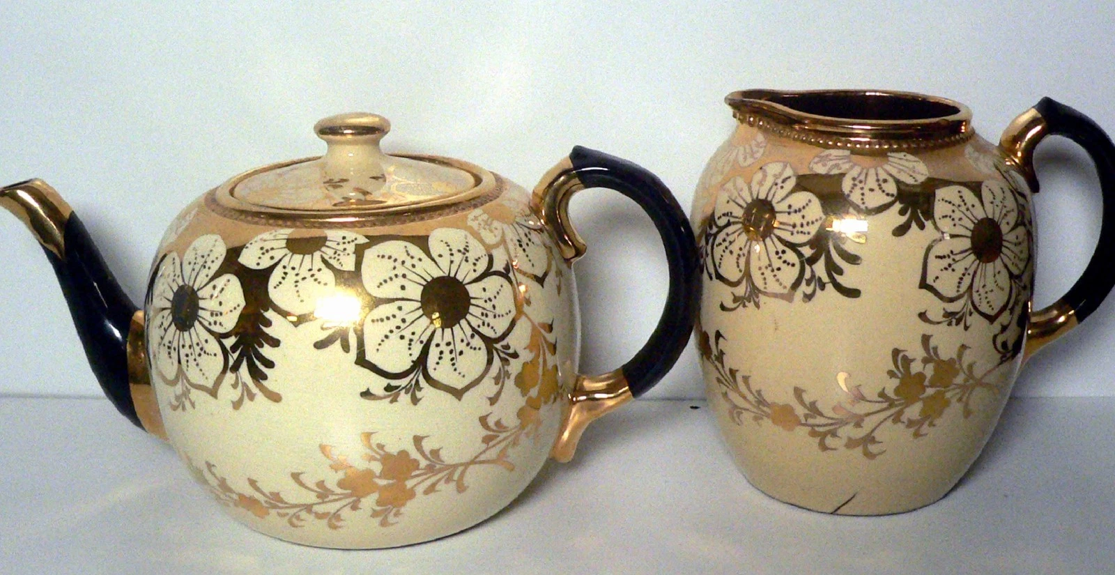 Vintage Gold & Cream Large Teapot & Large Jug VGC