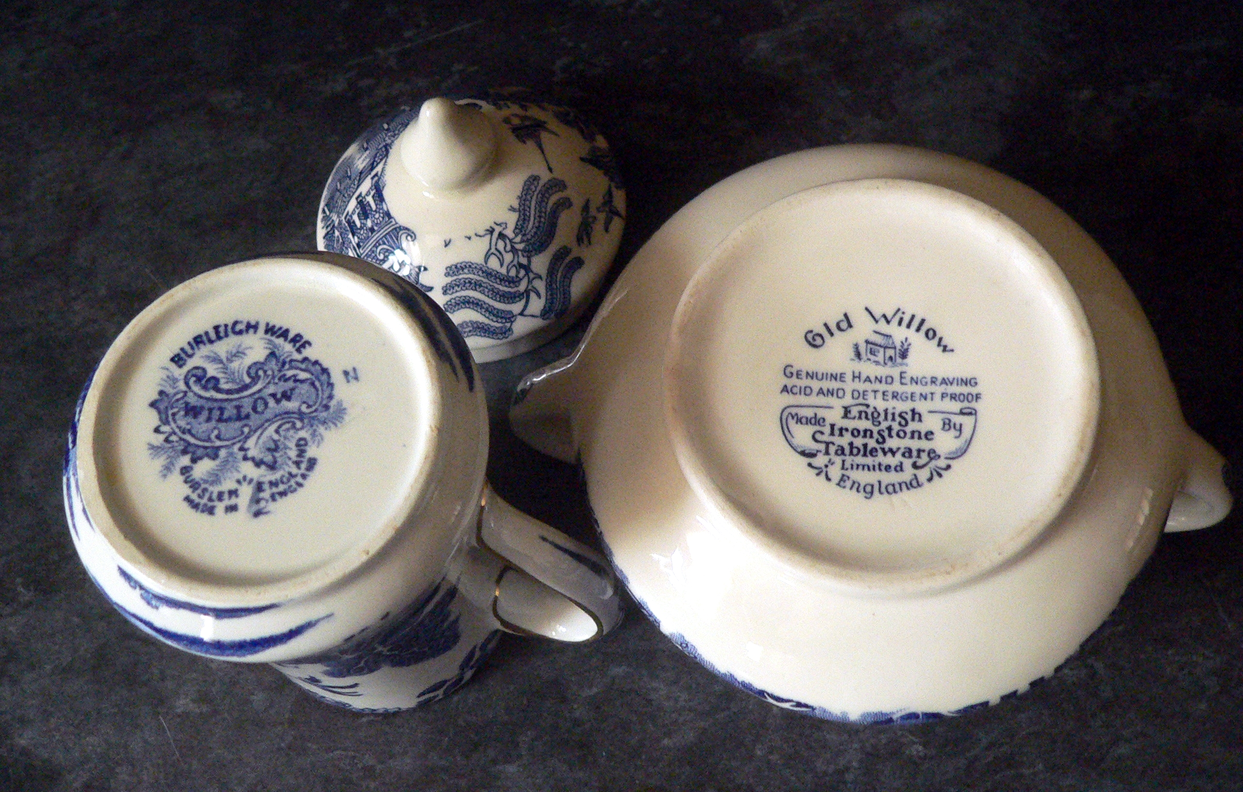Willow pattern jug & sugar bowl