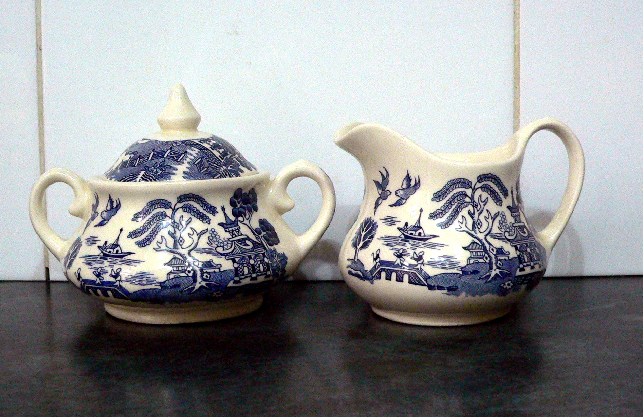 Pair of "Old Willow" Vintage English Ironstone willow pattern lidded sugar pot & creamer/milk jug