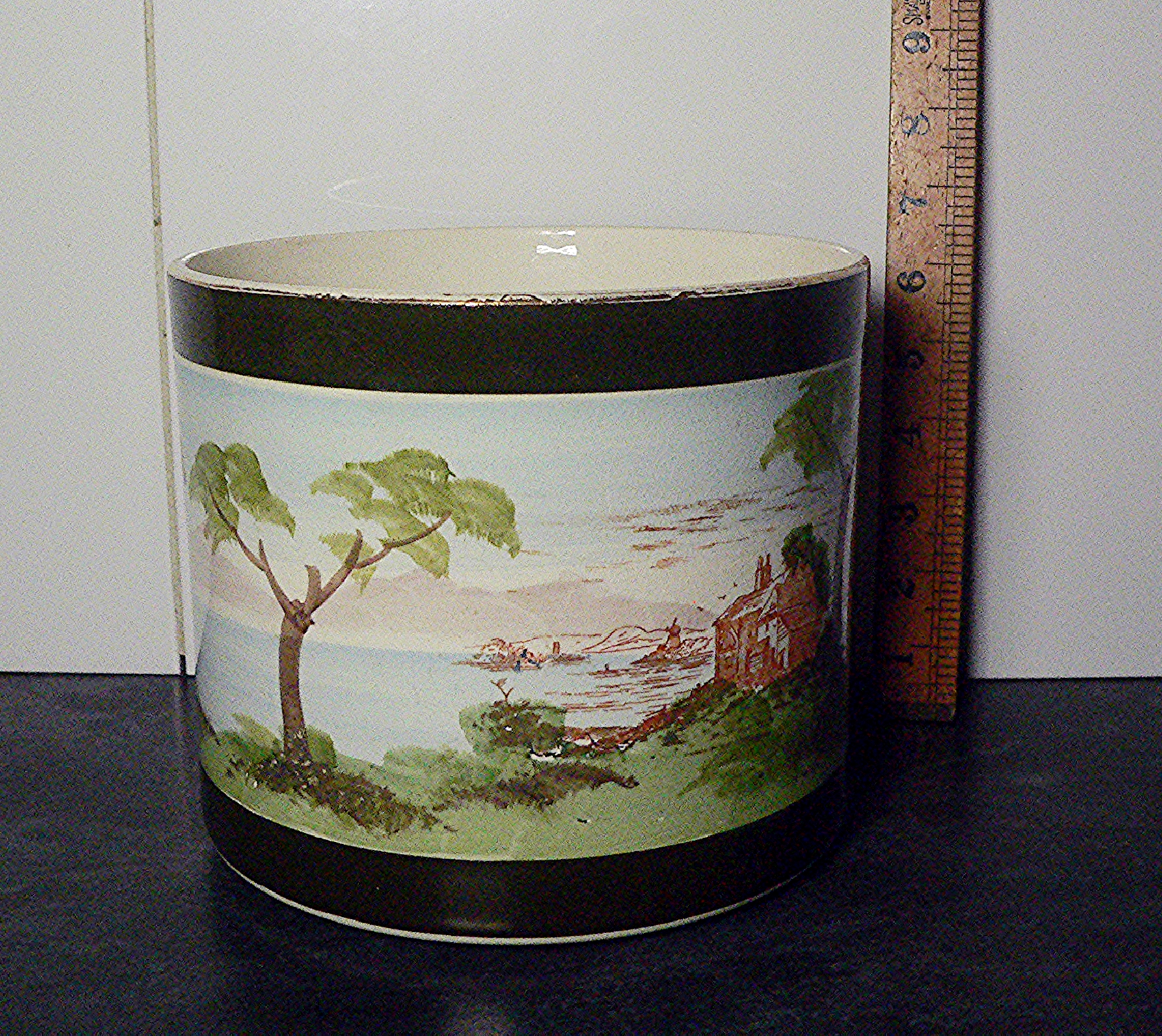 NO Post on this lot. Large ceramic planter / plant pot.