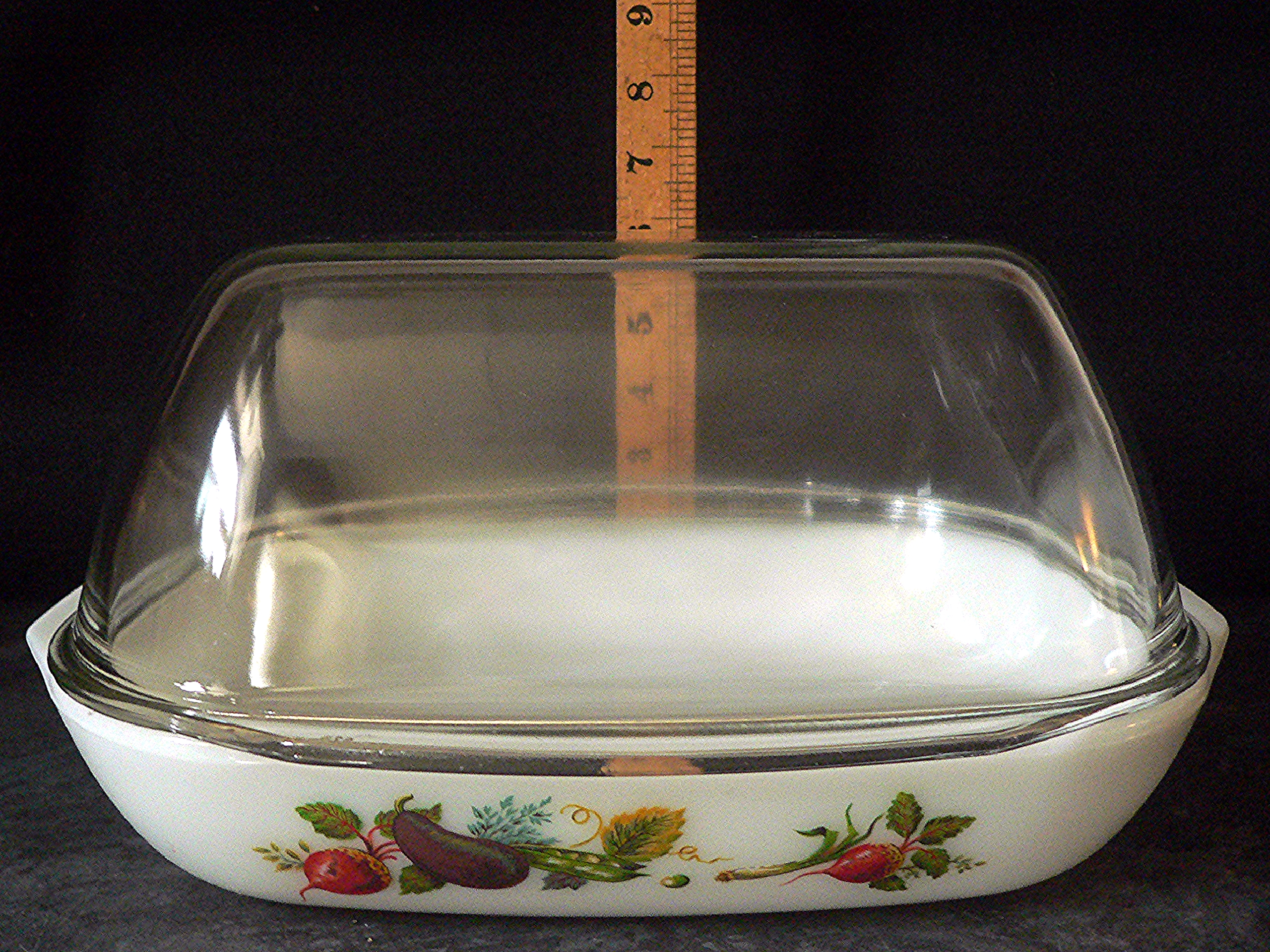 NO POST - 1970s Large, Pyrex, covered casserole dish / EasyRoast dish.